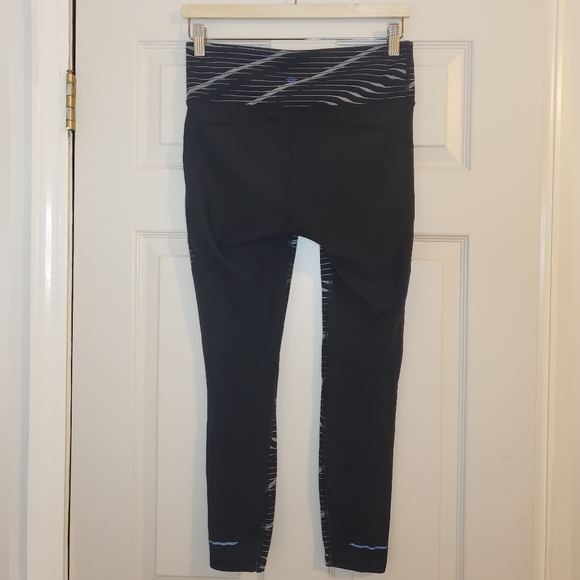 Athleta Sculptek Waves Stealth Striped Print Legging size S - Picture 3 of 5